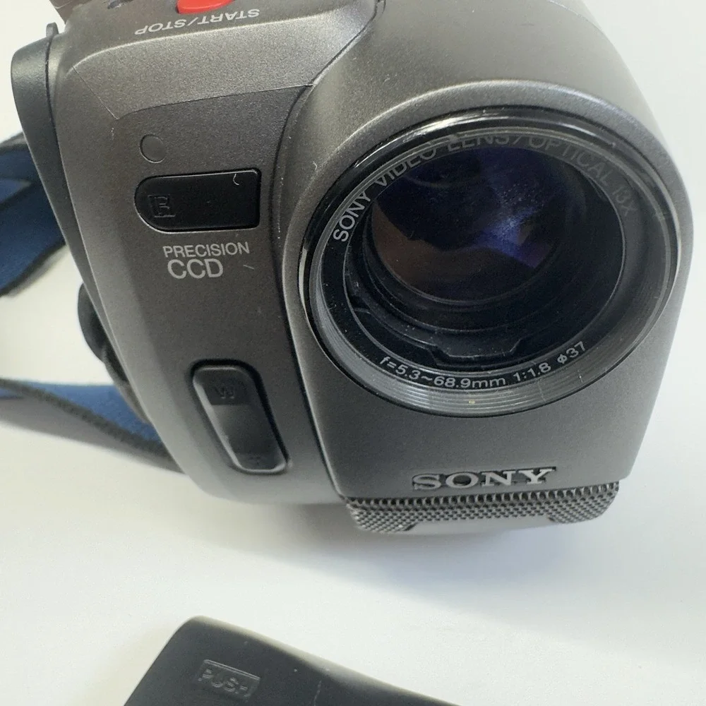 Sony CCD-TRV22 Handycam Video8 8mm Camcorder For Parts or Repair Vintage